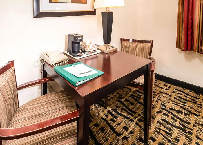 Quality & East Hotel