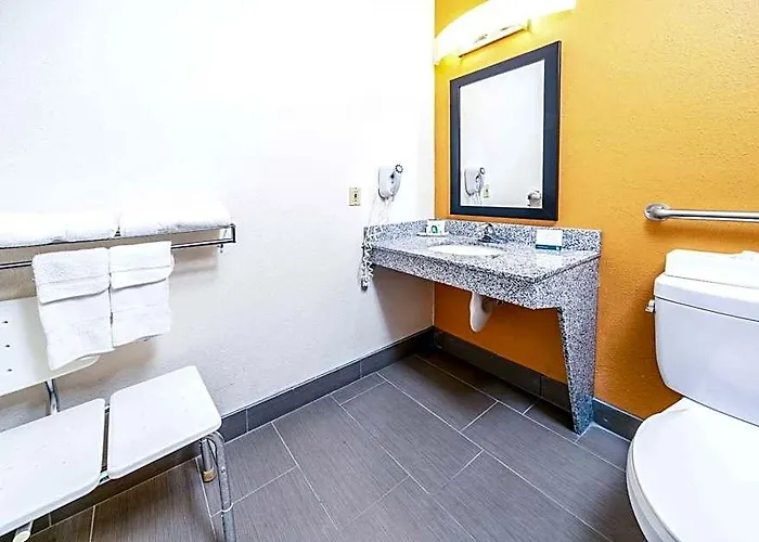 Quality & East Hotel Danville