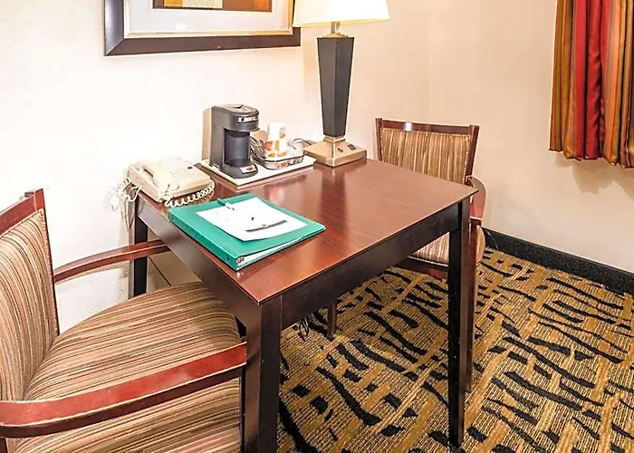 Quality & East Hotel Danville