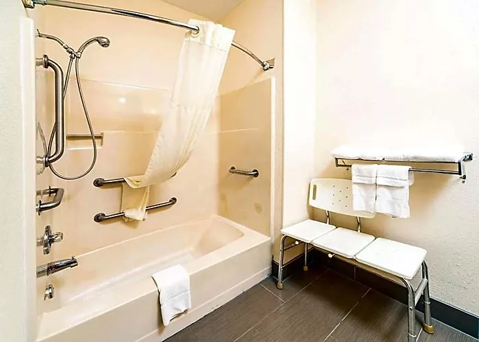 Quality & East Hotel 4*