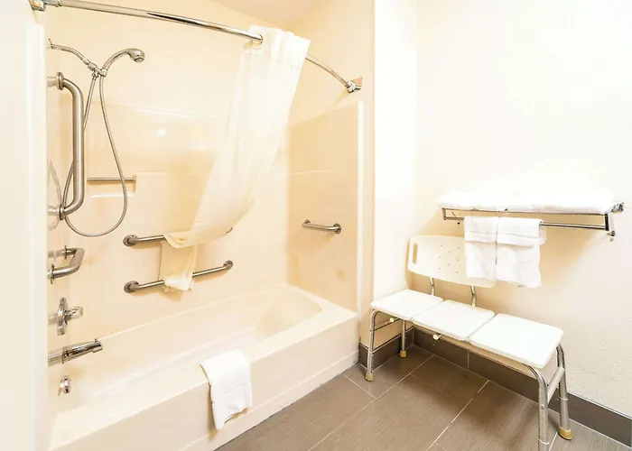 Quality & East Hotel