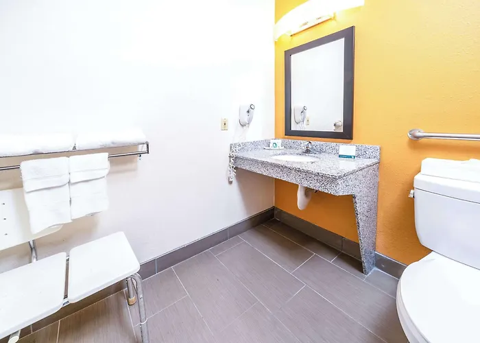 Quality & East Hotel Danville